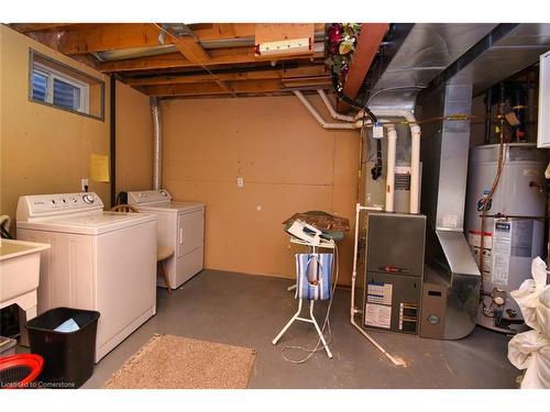 39 Twenty Place Boulevard, Hamilton, ON - Indoor Photo Showing Laundry Room