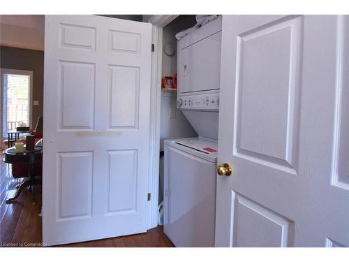 39 Twenty Place Boulevard, Hamilton, ON - Indoor Photo Showing Laundry Room