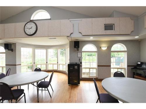 39 Twenty Place Boulevard, Hamilton, ON - Indoor Photo Showing Dining Room