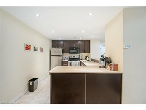 115-308 Watson Parkway N, Guelph, ON - Indoor Photo Showing Kitchen