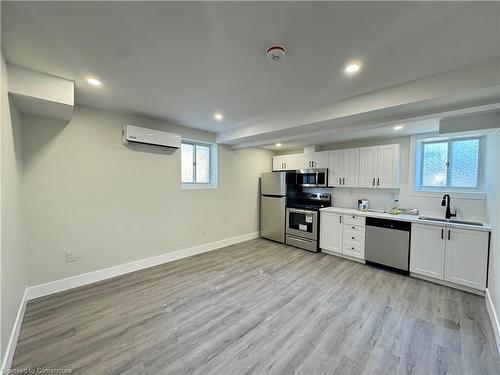 11 & 12-37 Lincoln Street, Welland, ON - Indoor Photo Showing Kitchen