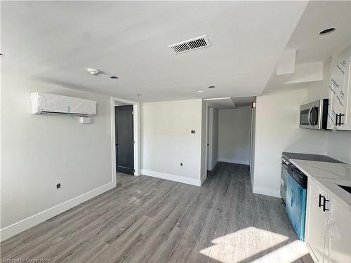 11 & 12-37 Lincoln Street, Welland, ON - Indoor Photo Showing Kitchen