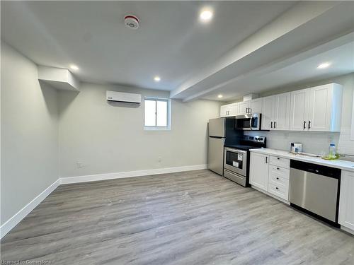 11 & 12-37 Lincoln Street, Welland, ON - Indoor Photo Showing Kitchen