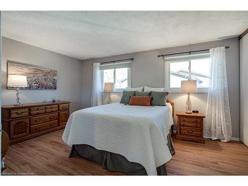 106-2301 Cavendish Drive, Burlington, ON - Indoor Photo Showing Bedroom