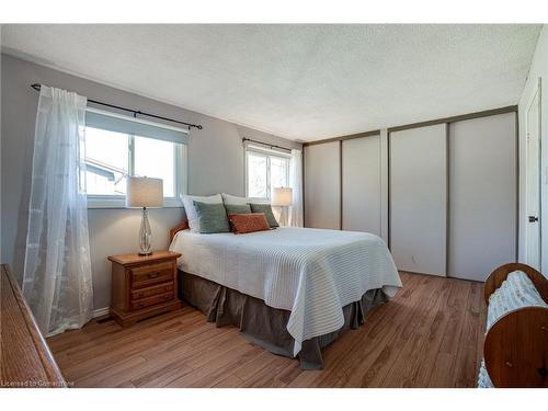 106-2301 Cavendish Drive, Burlington, ON - Indoor Photo Showing Bedroom