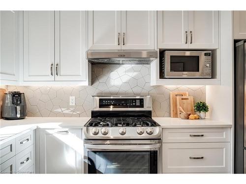 106-2301 Cavendish Drive, Burlington, ON - Indoor Photo Showing Kitchen