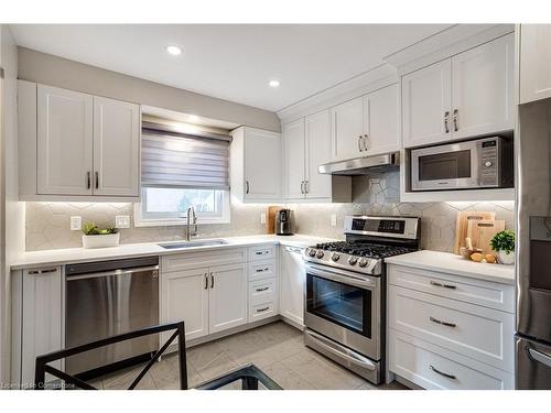 106-2301 Cavendish Drive, Burlington, ON - Indoor Photo Showing Kitchen With Stainless Steel Kitchen With Upgraded Kitchen