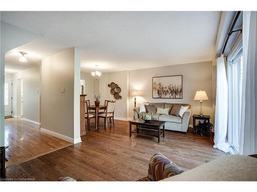 106-2301 Cavendish Drive, Burlington, ON - Indoor Photo Showing Living Room