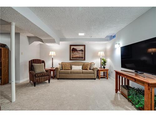 106-2301 Cavendish Drive, Burlington, ON - Indoor Photo Showing Living Room