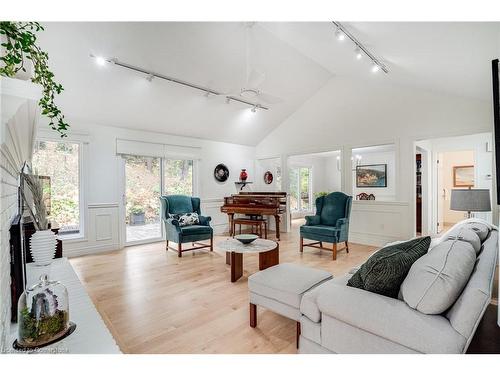 158 Sulphur Springs Road, Ancaster, ON - Indoor Photo Showing Living Room