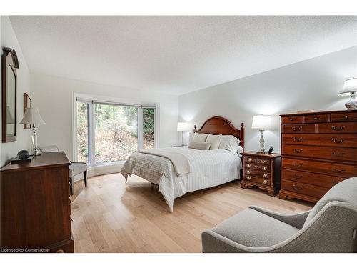 158 Sulphur Springs Road, Ancaster, ON - Indoor Photo Showing Bedroom