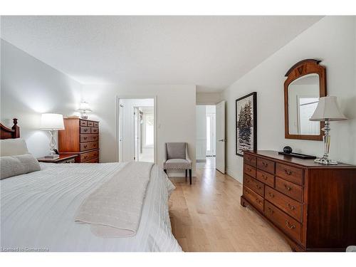 158 Sulphur Springs Road, Ancaster, ON - Indoor Photo Showing Bedroom