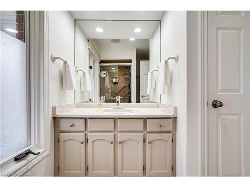 158 Sulphur Springs Road, Ancaster, ON - Indoor Photo Showing Bathroom