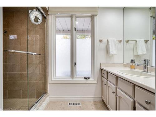 158 Sulphur Springs Road, Ancaster, ON - Indoor Photo Showing Bathroom