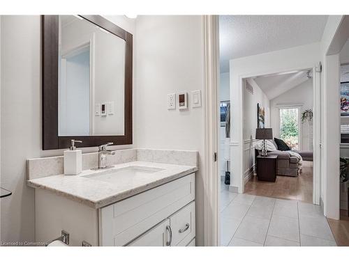 158 Sulphur Springs Road, Ancaster, ON - Indoor Photo Showing Bathroom