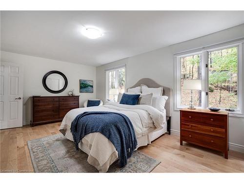 158 Sulphur Springs Road, Ancaster, ON - Indoor Photo Showing Bedroom