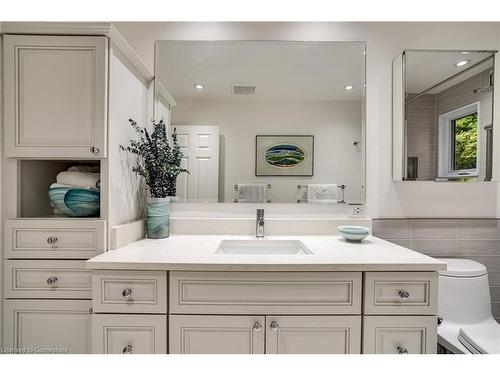 158 Sulphur Springs Road, Ancaster, ON - Indoor Photo Showing Bathroom