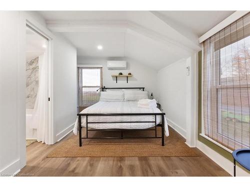 4105 Tufford Road, Beamsville, ON - Indoor Photo Showing Bedroom