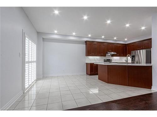 7 Connell Crescent, Hamilton, ON - Indoor Photo Showing Kitchen