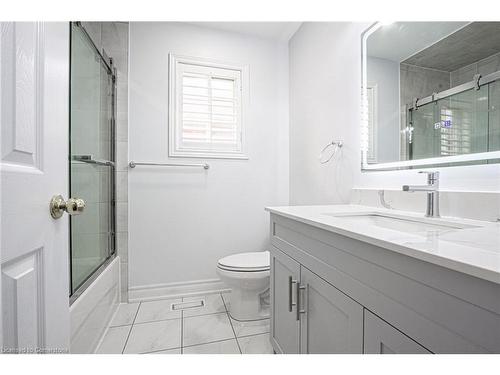 7 Connell Crescent, Hamilton, ON - Indoor Photo Showing Bathroom