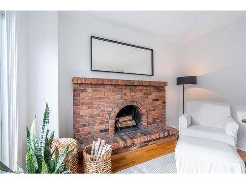 815 Hyde Road, Burlington, ON - Indoor Photo Showing Living Room With Fireplace