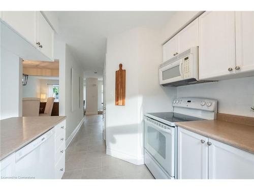 815 Hyde Road, Burlington, ON - Indoor Photo Showing Kitchen