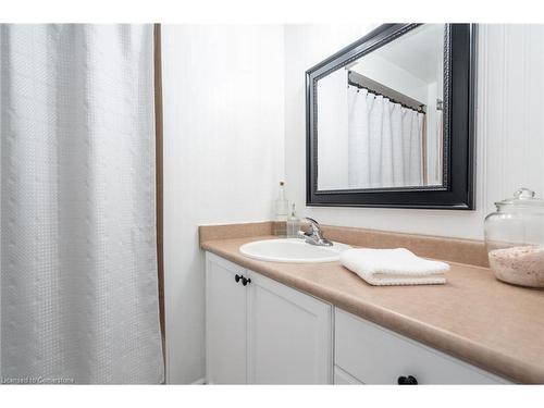 815 Hyde Road, Burlington, ON - Indoor Photo Showing Bathroom