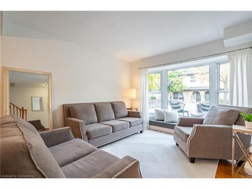 815 Hyde Road, Burlington, ON - Indoor Photo Showing Living Room