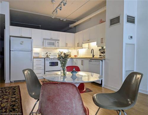 120 Jackson Street W, Hamilton, ON - Indoor Photo Showing Kitchen