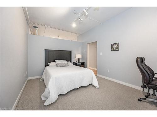 120 Jackson Street W, Hamilton, ON - Indoor Photo Showing Bedroom