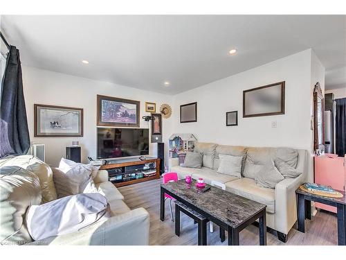 237 Montebello Drive, London, ON - Indoor Photo Showing Living Room