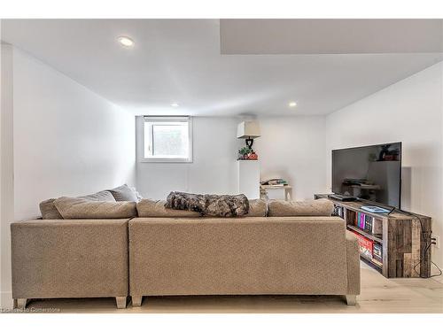 237 Montebello Drive, London, ON - Indoor Photo Showing Living Room