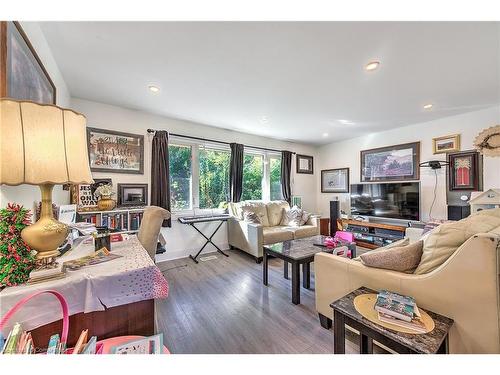 237 Montebello Drive, London, ON - Indoor Photo Showing Living Room