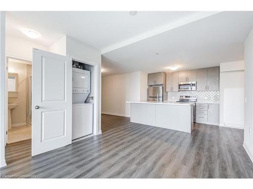 601-2750 King Street E, Hamilton, ON - Indoor Photo Showing Kitchen