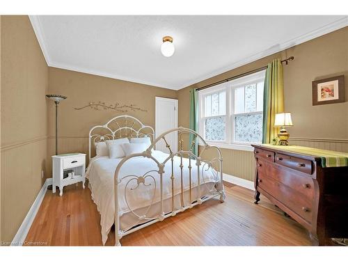 360 Guelph Line, Burlington, ON - Indoor Photo Showing Bedroom