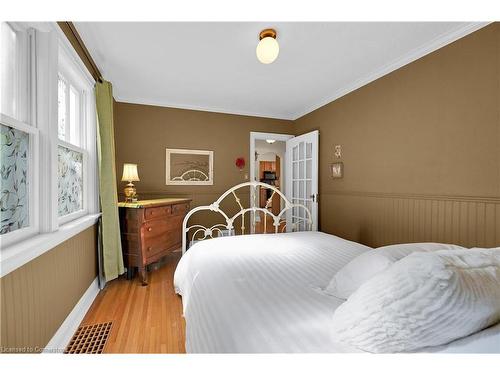 360 Guelph Line, Burlington, ON - Indoor Photo Showing Bedroom