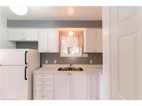 331 Silverbirch Boulevard, Mount Hope, ON - Indoor Photo Showing Kitchen With Double Sink