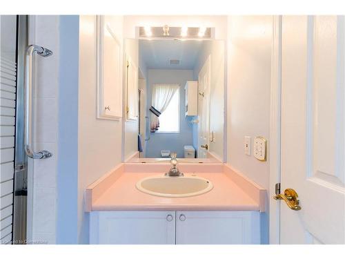 331 Silverbirch Boulevard, Mount Hope, ON - Indoor Photo Showing Bathroom