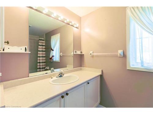 331 Silverbirch Boulevard, Mount Hope, ON - Indoor Photo Showing Bathroom