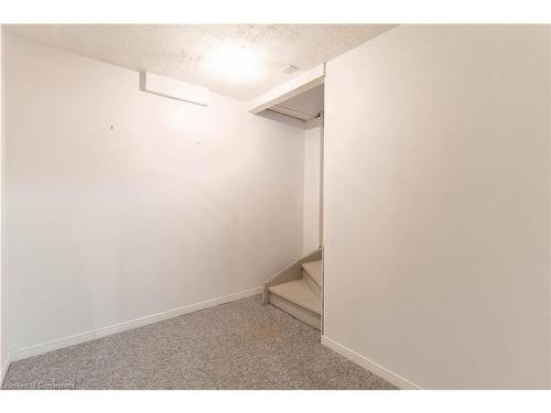 331 Silverbirch Boulevard, Mount Hope, ON - Indoor Photo Showing Other Room