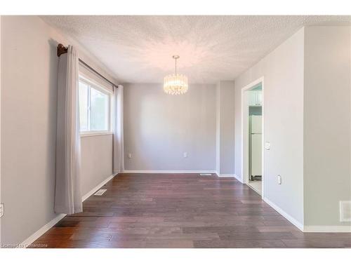 331 Silverbirch Boulevard, Mount Hope, ON - Indoor Photo Showing Other Room