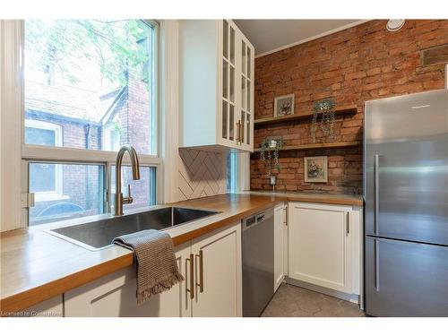 234 East Avenue N, Hamilton, ON - Indoor Photo Showing Kitchen