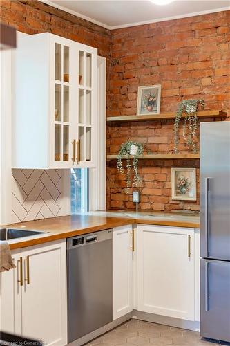 234 East Avenue N, Hamilton, ON - Indoor Photo Showing Kitchen