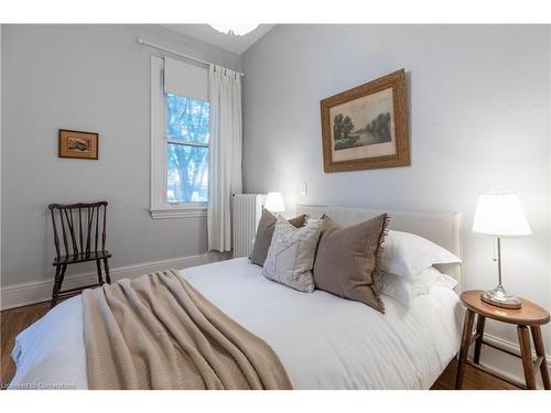 234 East Avenue N, Hamilton, ON - Indoor Photo Showing Bedroom