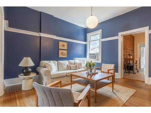 234 East Avenue N, Hamilton, ON - Indoor Photo Showing Living Room