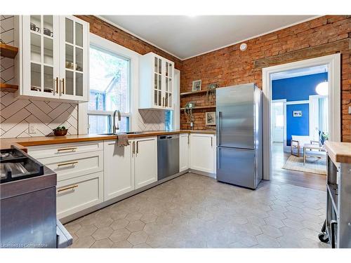 234 East Avenue N, Hamilton, ON - Indoor Photo Showing Kitchen