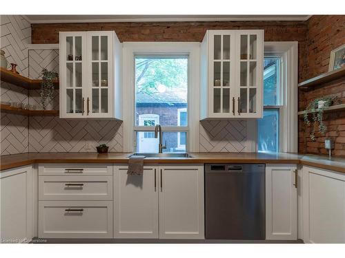 234 East Avenue N, Hamilton, ON - Indoor Photo Showing Kitchen