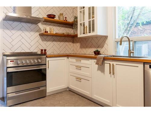 234 East Avenue N, Hamilton, ON - Indoor Photo Showing Kitchen With Upgraded Kitchen