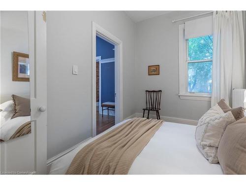 234 East Avenue N, Hamilton, ON - Indoor Photo Showing Bedroom