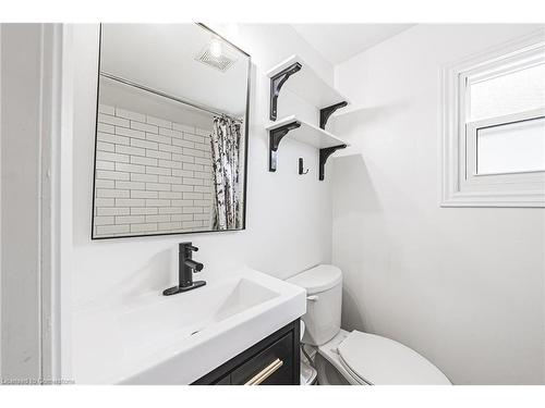 19 Belview Avenue, Hamilton, ON - Indoor Photo Showing Bathroom